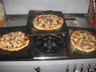 Illustration for article titled How to avoid chain pizza